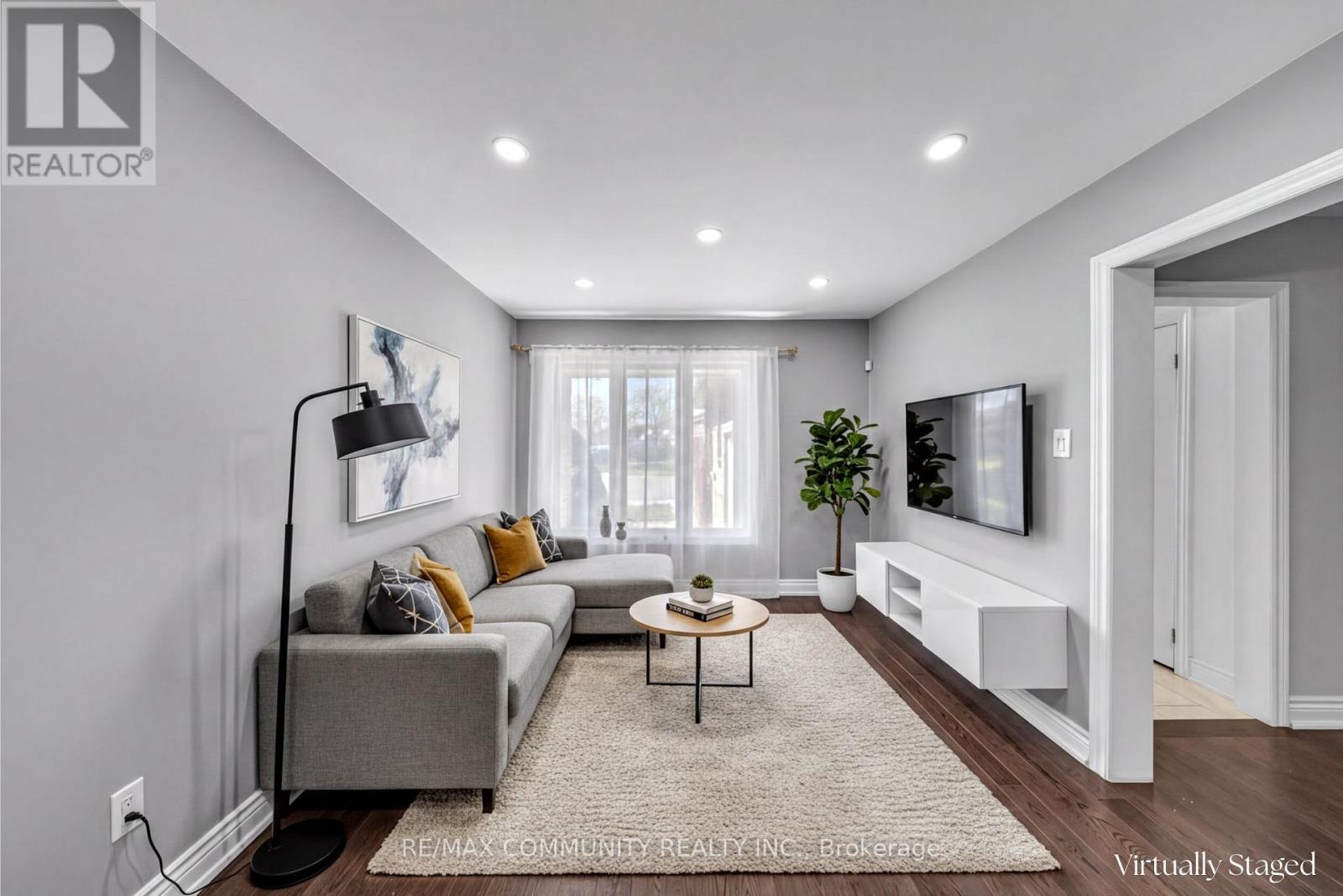 3275 Greenbelt Crescent, Mississauga, Ontario  L5N 5Y1 - Photo 3 - W13045962