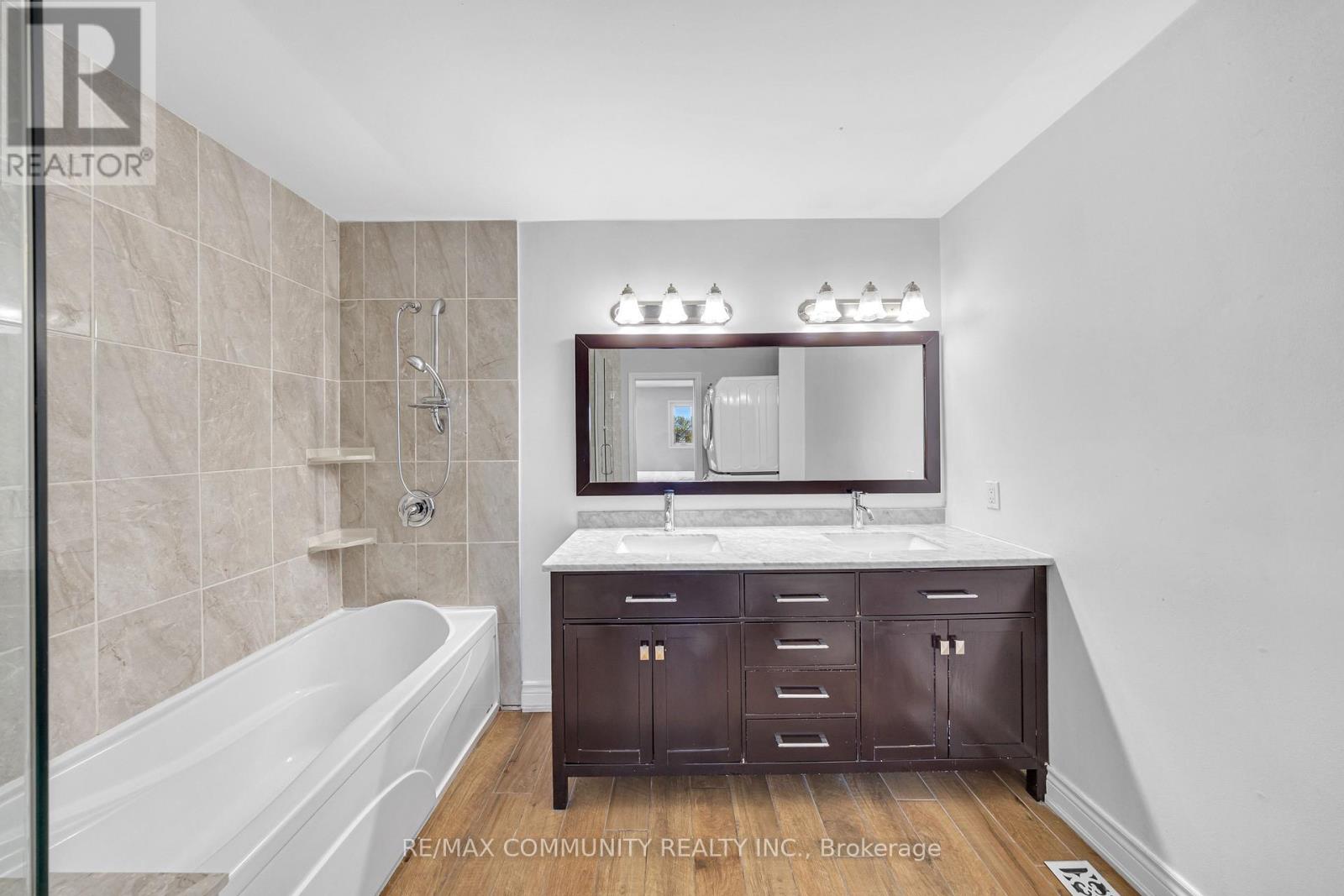 3275 Greenbelt Crescent, Mississauga, Ontario  L5N 5Y1 - Photo 16 - W13045962