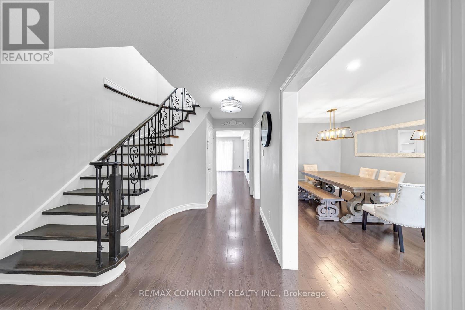 3275 Greenbelt Crescent, Mississauga, Ontario  L5N 5Y1 - Photo 2 - W13045962