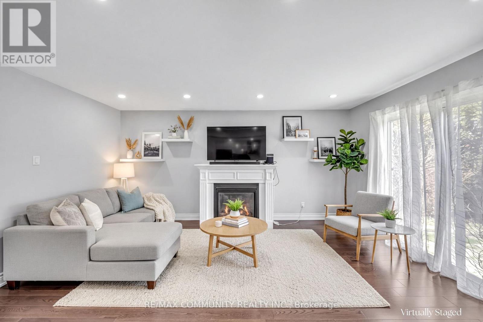 3275 Greenbelt Crescent, Mississauga, Ontario  L5N 5Y1 - Photo 5 - W13045962