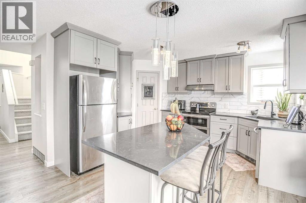 207 Crystalridge Place, Okotoks, Alberta  T1S 1T9 - Photo 8 - A2298825