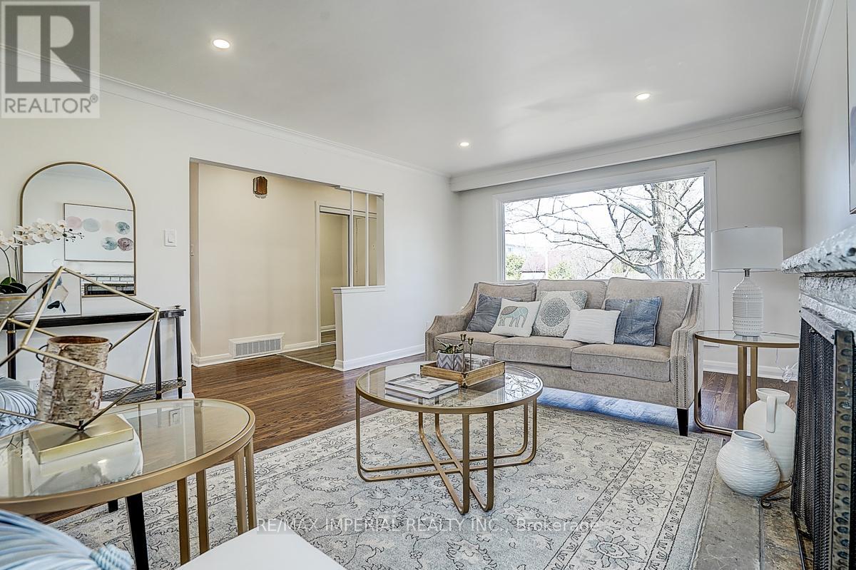 8 Fargo Avenue, Toronto, Ontario  M2M 1T9 - Photo 12 - C13045516