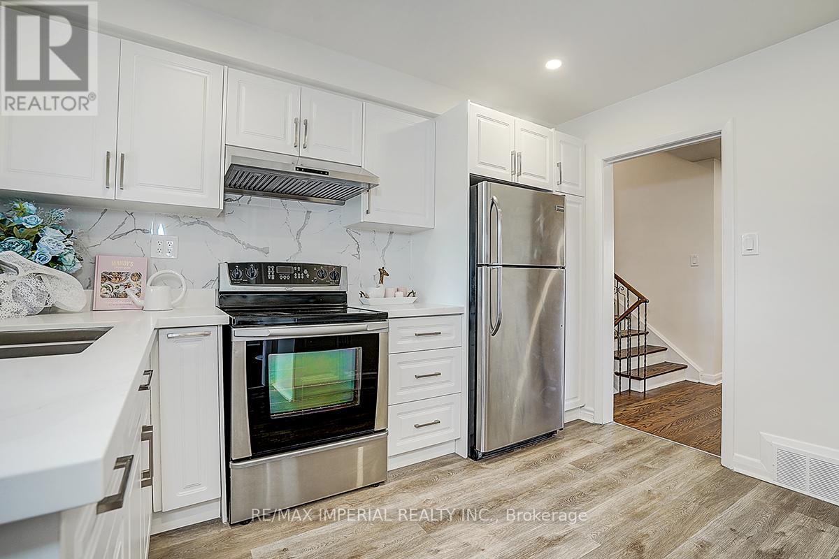 8 Fargo Avenue, Toronto, Ontario  M2M 1T9 - Photo 17 - C13045516