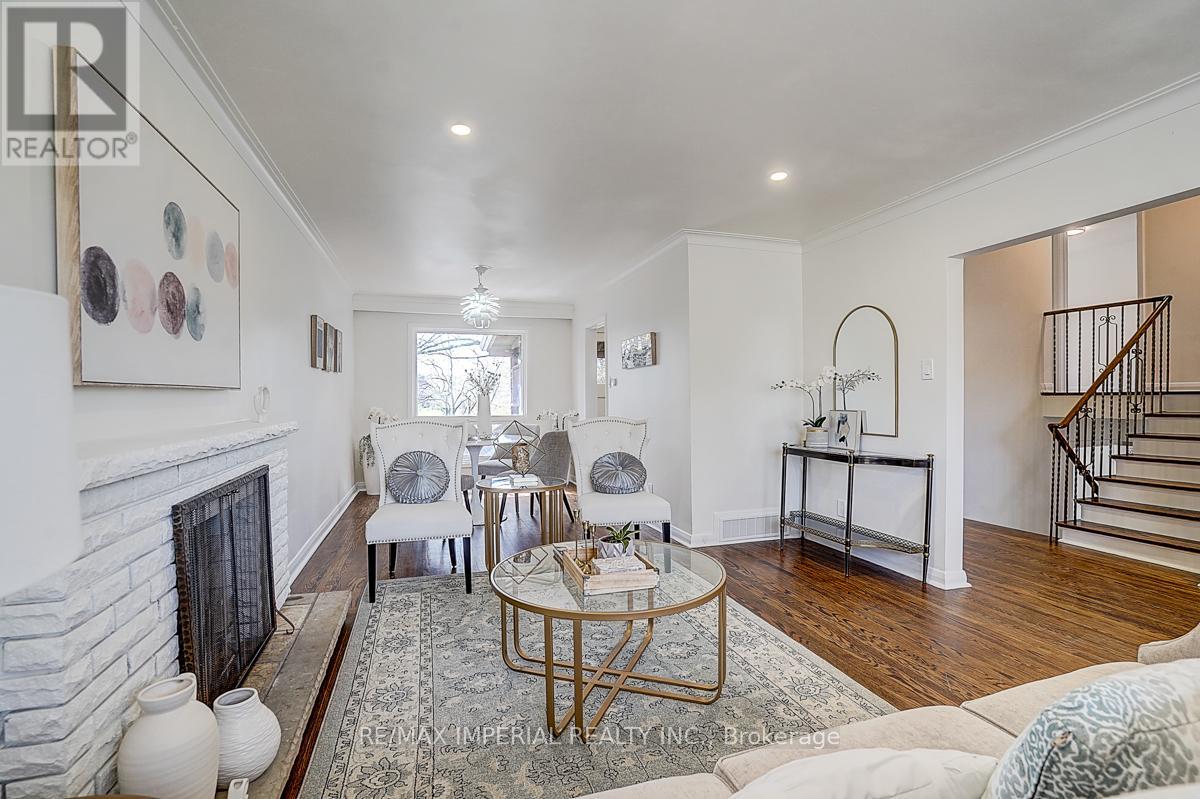 8 Fargo Avenue, Toronto, Ontario  M2M 1T9 - Photo 11 - C13045516