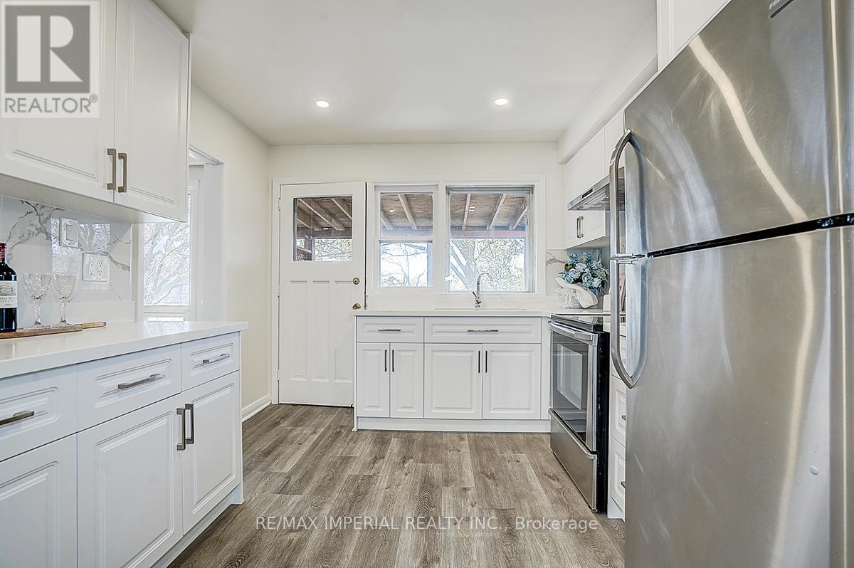 8 Fargo Avenue, Toronto, Ontario  M2M 1T9 - Photo 18 - C13045516