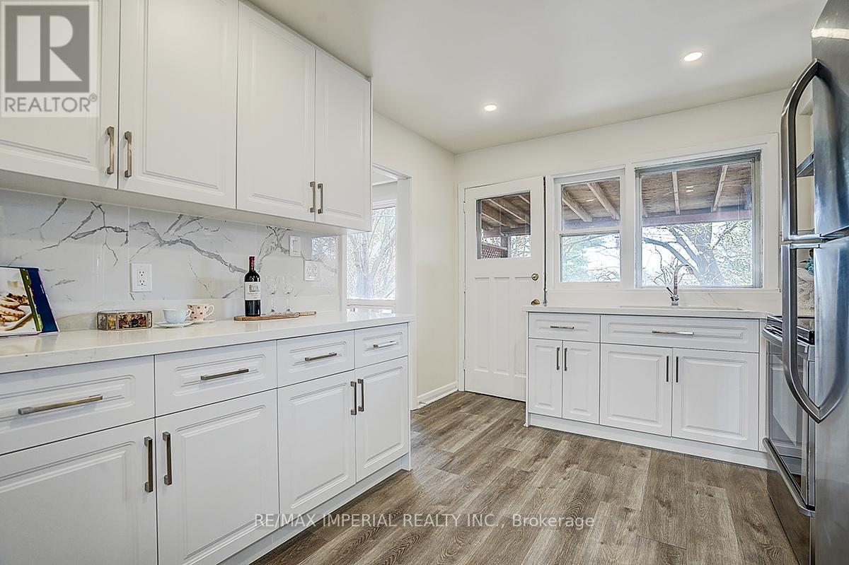 8 Fargo Avenue, Toronto, Ontario  M2M 1T9 - Photo 19 - C13045516