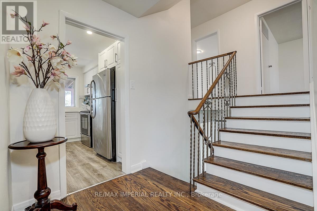 8 Fargo Avenue, Toronto, Ontario  M2M 1T9 - Photo 21 - C13045516