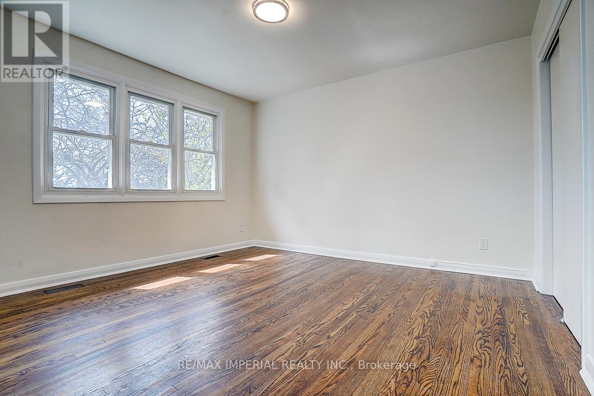 8 Fargo Avenue, Toronto, Ontario  M2M 1T9 - Photo 23 - C13045516