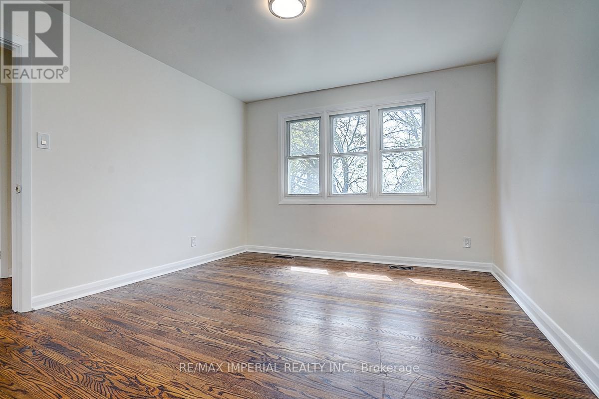 8 Fargo Avenue, Toronto, Ontario  M2M 1T9 - Photo 24 - C13045516