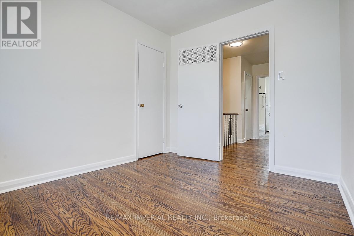 8 Fargo Avenue, Toronto, Ontario  M2M 1T9 - Photo 27 - C13045516