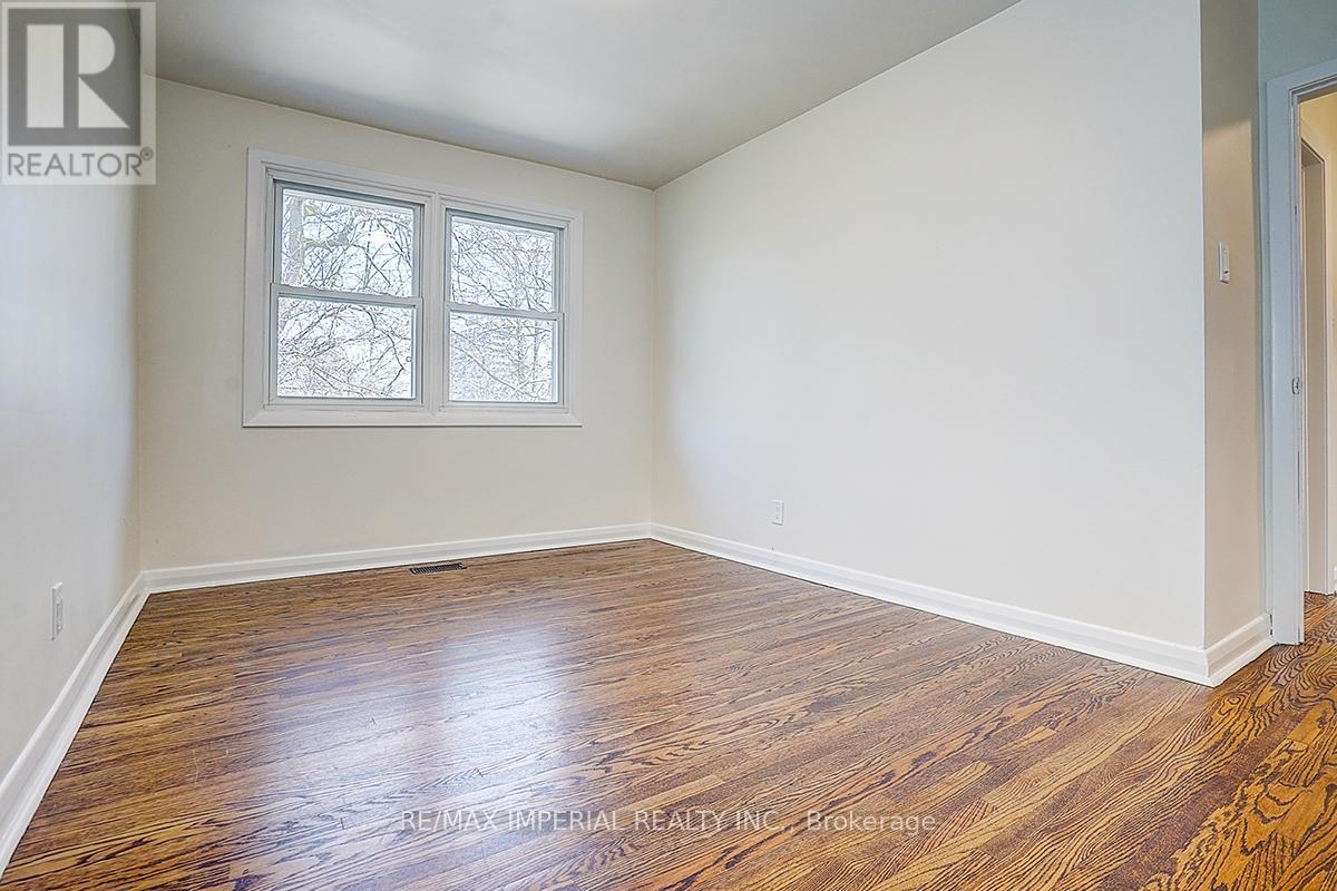 8 Fargo Avenue, Toronto, Ontario  M2M 1T9 - Photo 29 - C13045516