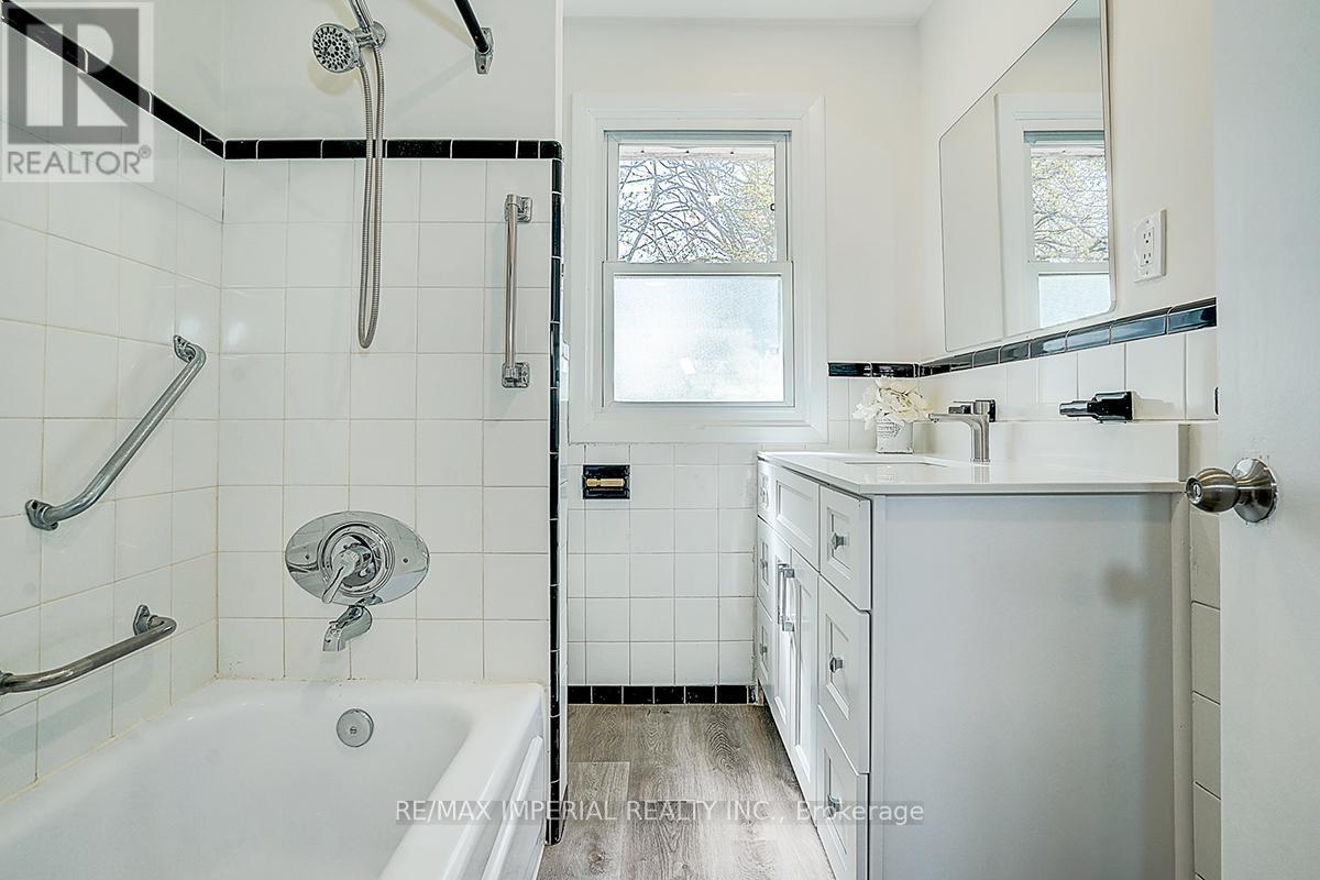 8 Fargo Avenue, Toronto, Ontario  M2M 1T9 - Photo 33 - C13045516