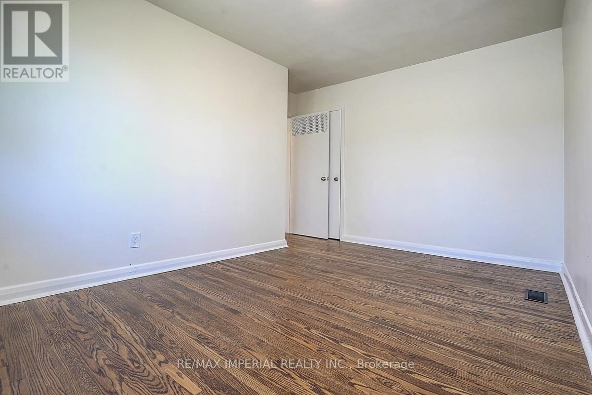 8 Fargo Avenue, Toronto, Ontario  M2M 1T9 - Photo 30 - C13045516