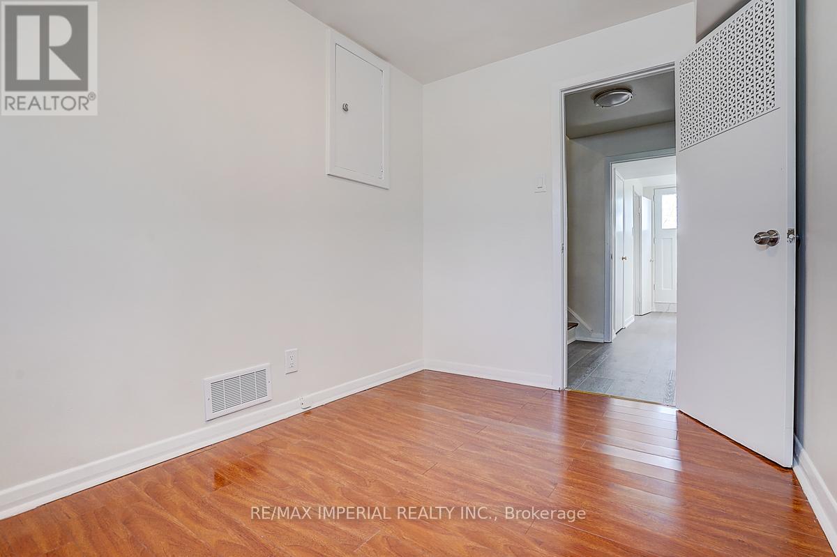 8 Fargo Avenue, Toronto, Ontario  M2M 1T9 - Photo 38 - C13045516