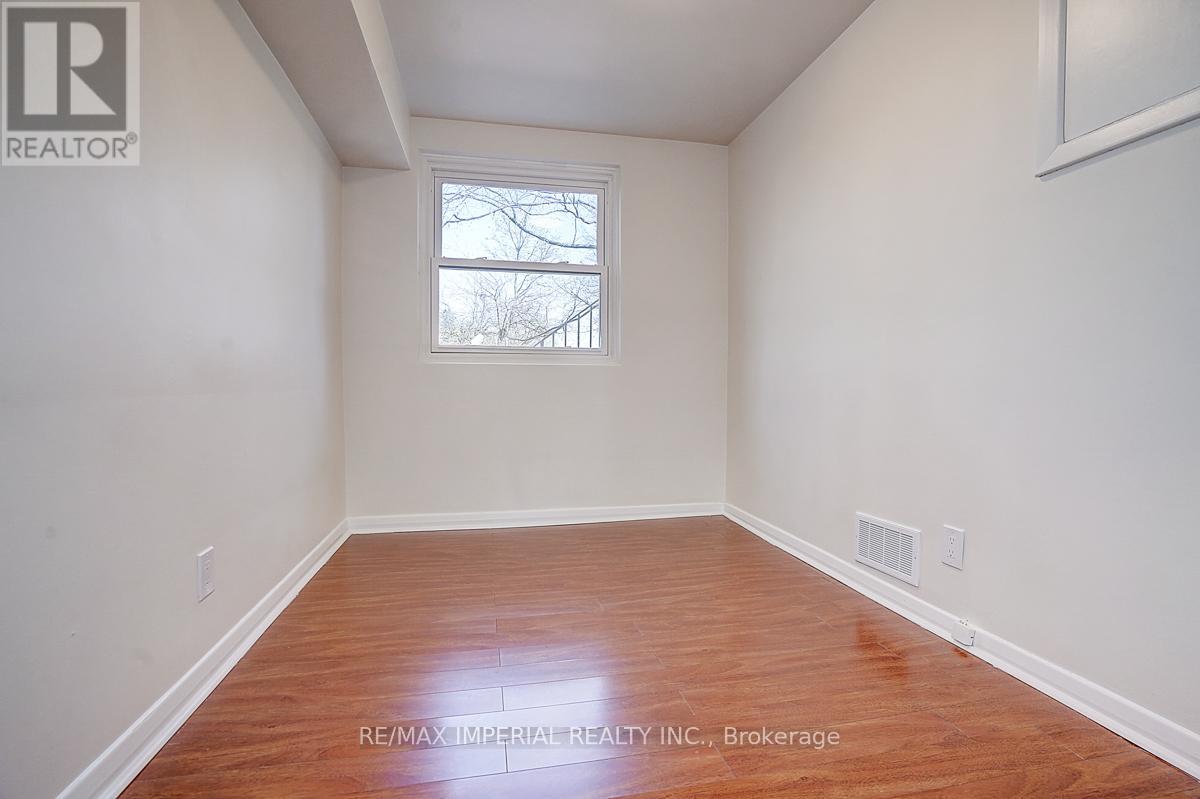 8 Fargo Avenue, Toronto, Ontario  M2M 1T9 - Photo 37 - C13045516