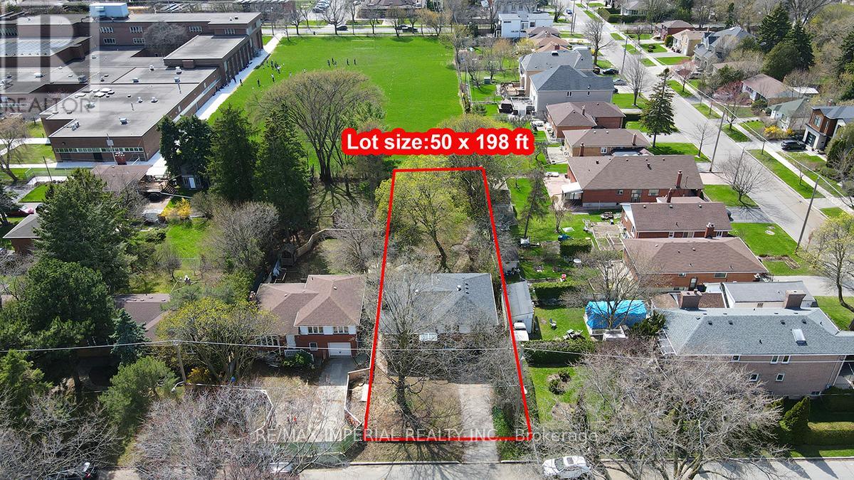 8 Fargo Avenue, Toronto, Ontario  M2M 1T9 - Photo 49 - C13045516