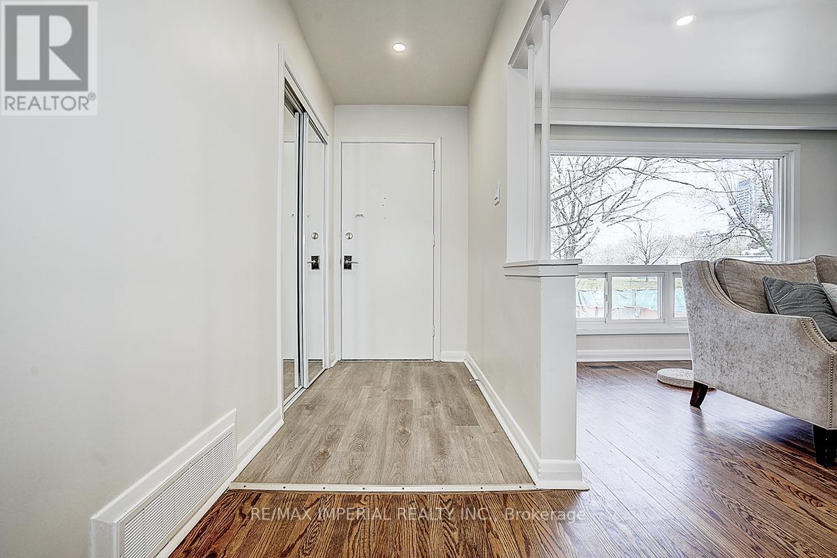 8 Fargo Avenue, Toronto, Ontario  M2M 1T9 - Photo 7 - C13045516