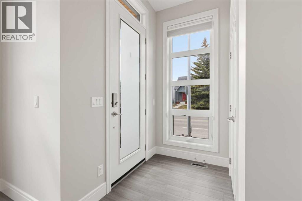 2052 46 Avenue Sw, Calgary, Alberta  T2T 2R9 - Photo 3 - A2304239