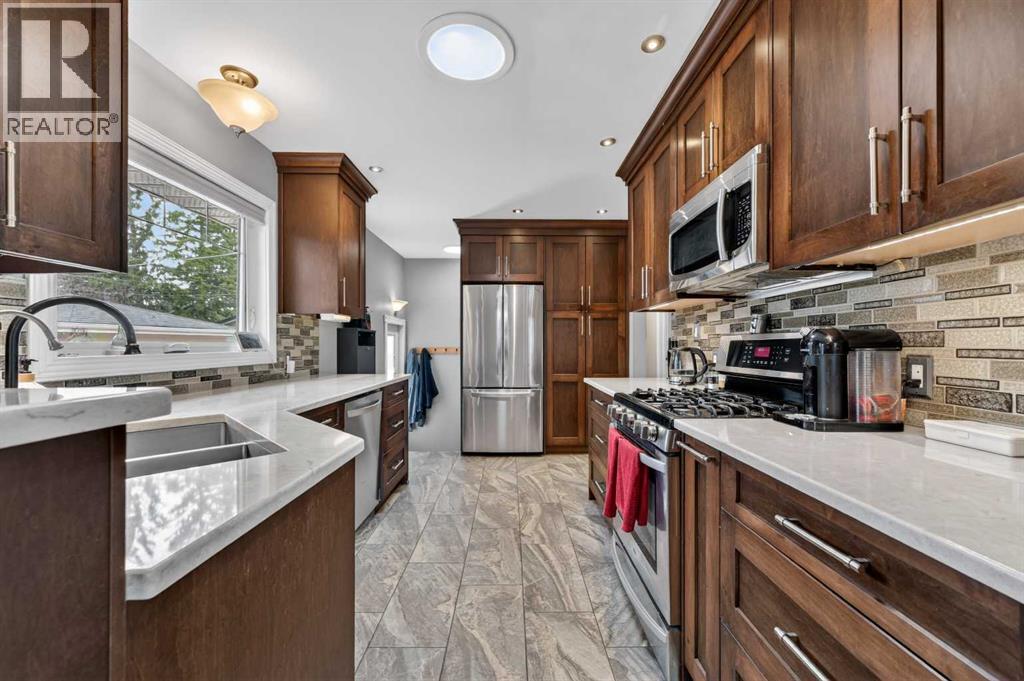 2023 Glenwood Drive SW, Calgary, Alberta  T3E 3Y7 - Photo 12 - A2305103