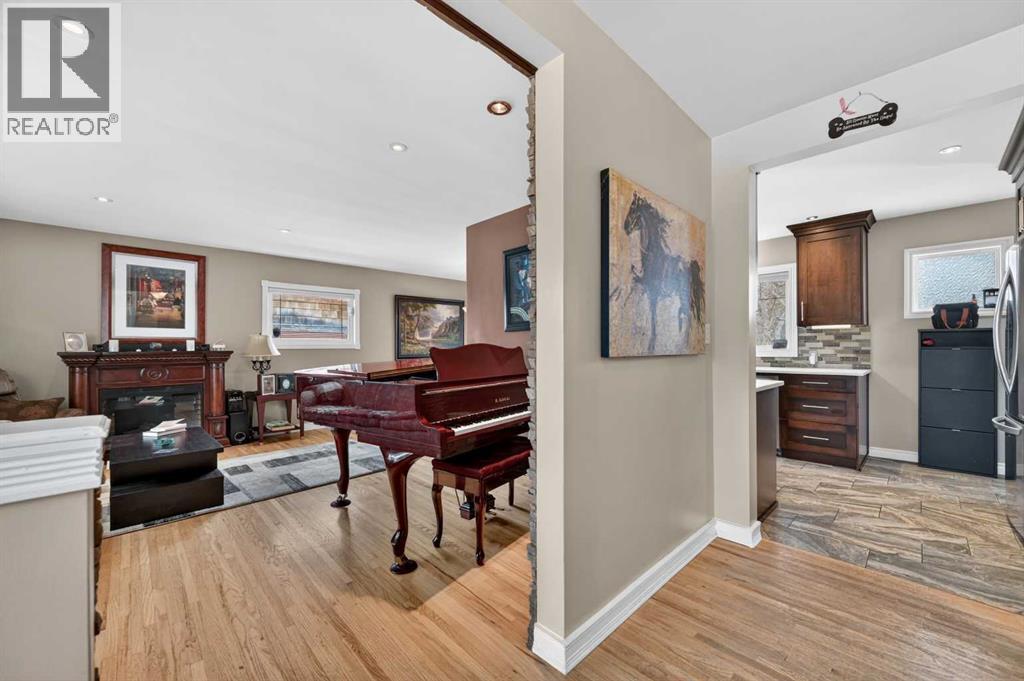 2023 Glenwood Drive SW, Calgary, Alberta  T3E 3Y7 - Photo 3 - A2305103