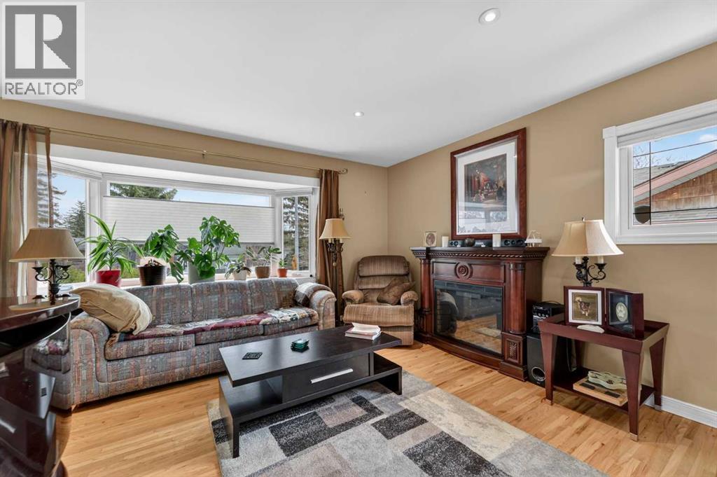 2023 Glenwood Drive SW, Calgary, Alberta  T3E 3Y7 - Photo 5 - A2305103