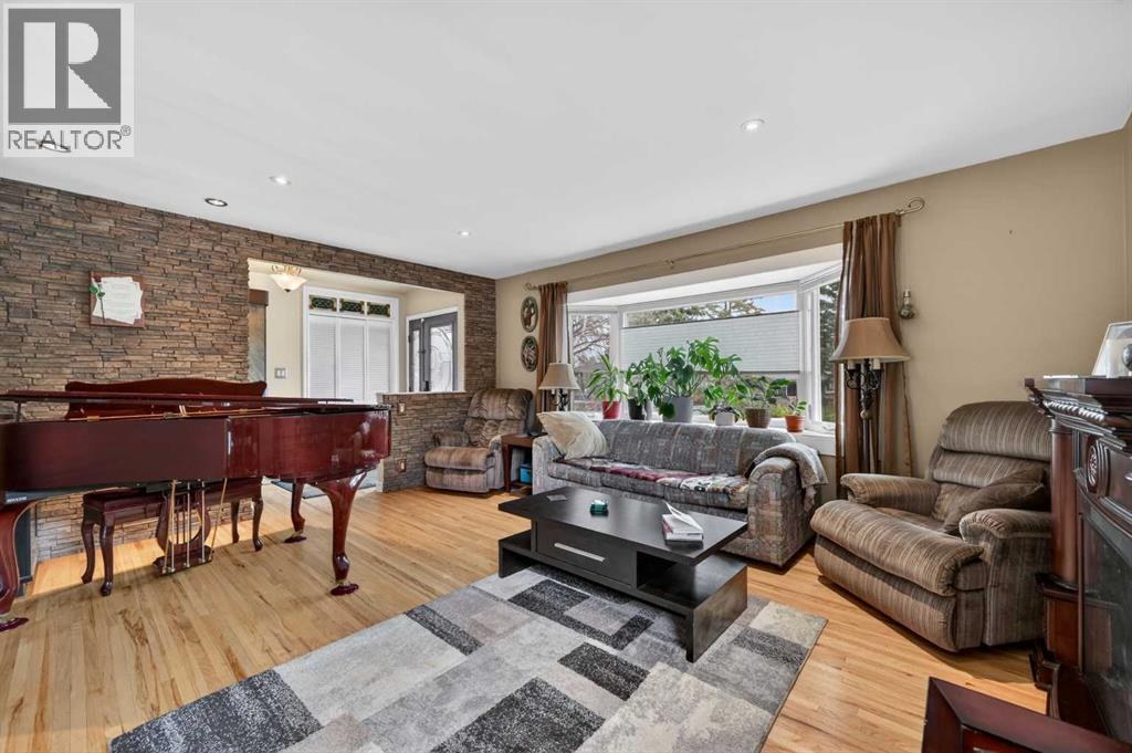 2023 Glenwood Drive SW, Calgary, Alberta  T3E 3Y7 - Photo 4 - A2305103