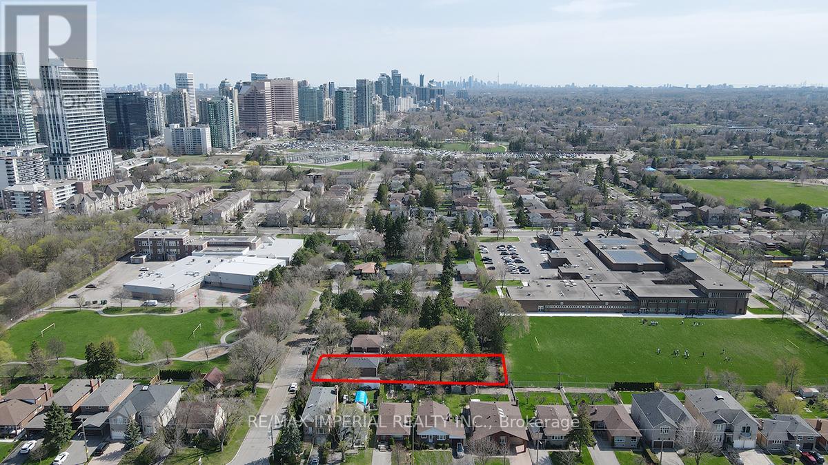 8 Fargo Avenue, Toronto, Ontario  M2M 1T9 - Photo 4 - C13045516