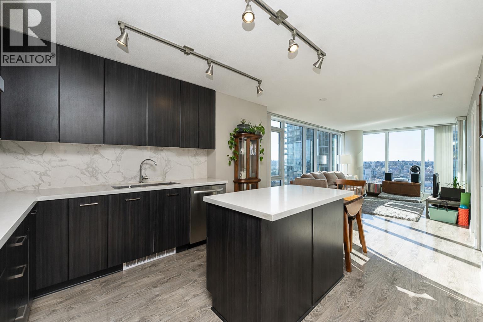 Listing Picture 6 of 37 : 1707 4189 HALIFAX STREET, Burnaby / 本拿比 - 魯藝地產 Yvonne Lu Group - MLS Medallion Club Member