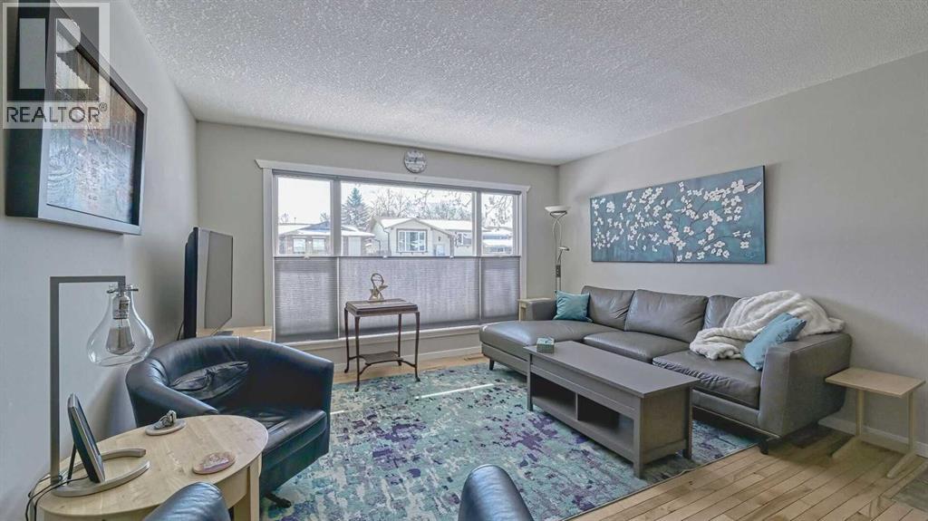 64 Midglen Drive SE, Calgary, Alberta  T2X 1G7 - Photo 5 - A2302754