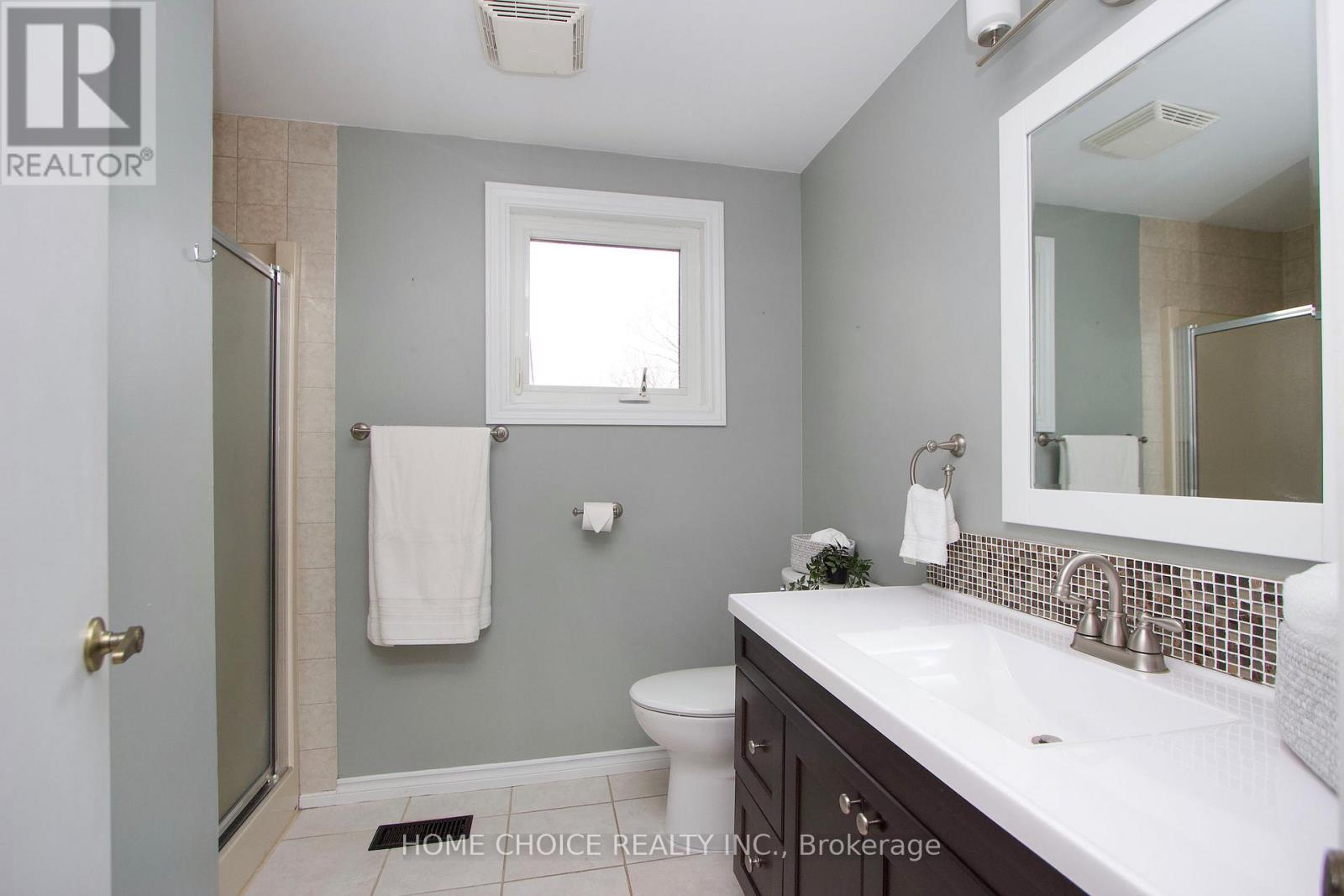 8 Loyalist Court, Clarington, Ontario  L1B 1A8 - Photo 24 - E13046006