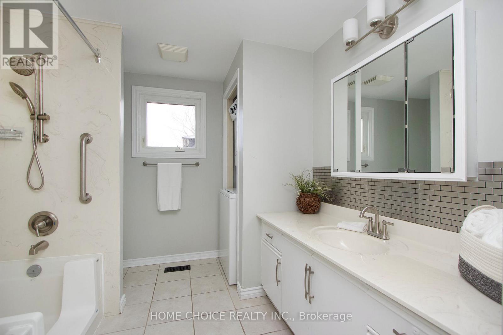 8 Loyalist Court, Clarington, Ontario  L1B 1A8 - Photo 26 - E13046006