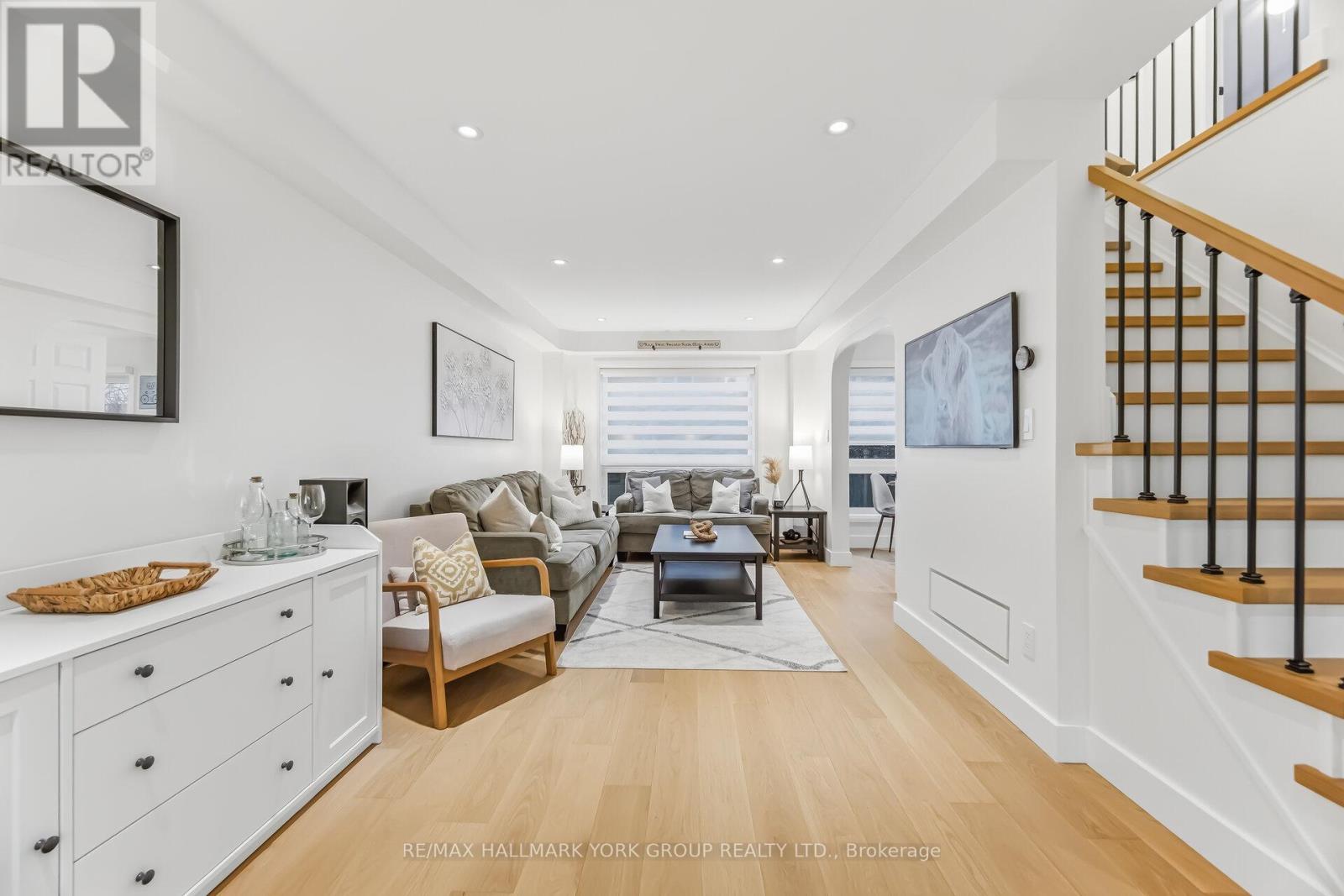 882 Mcduffe Crescent, Milton, Ontario  L9T 6M7 - Photo 5 - W13046022