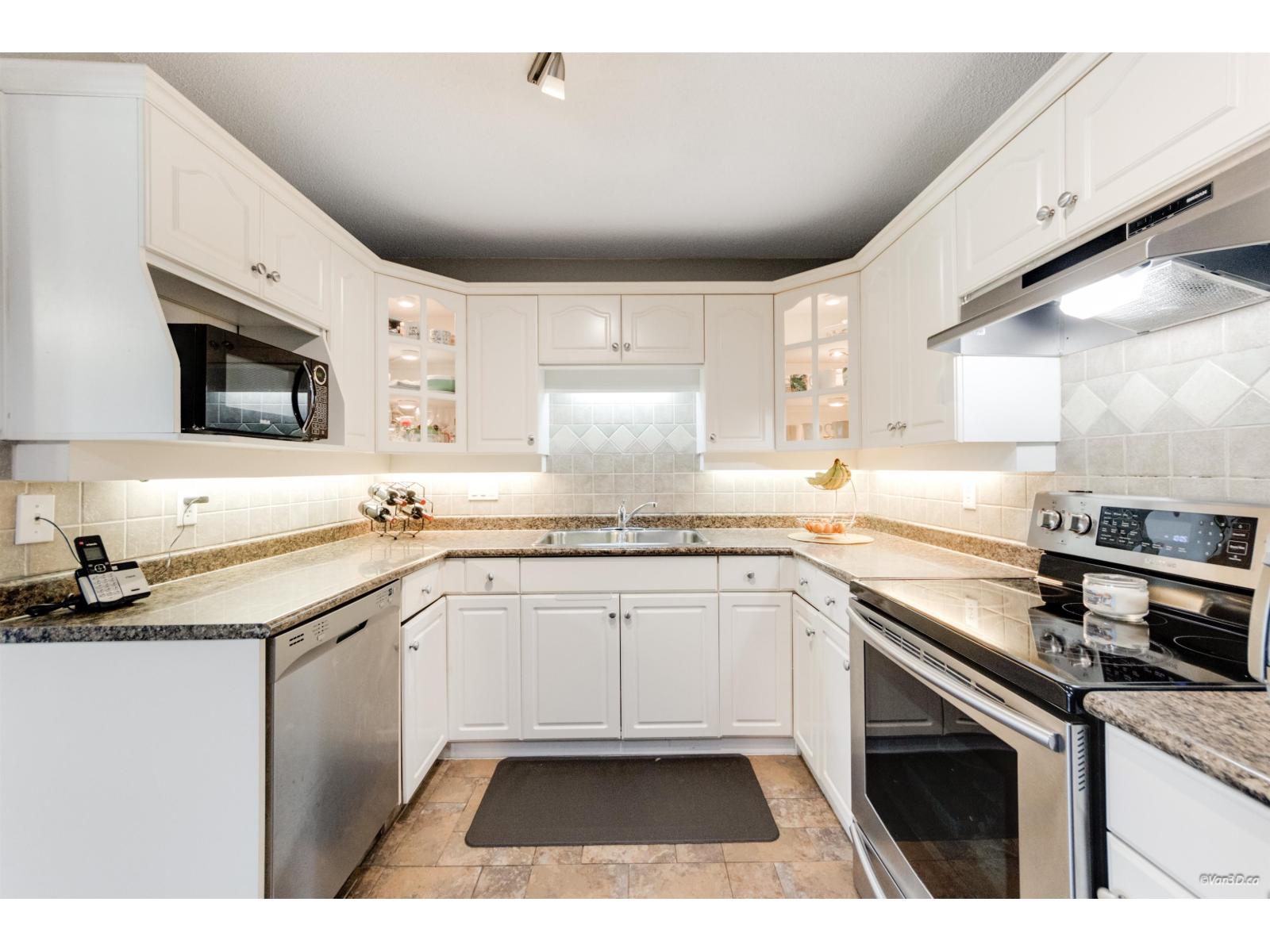 203 17740 58a Avenue, Surrey, British Columbia  V3S 8M5 - Photo 3 - R3114490