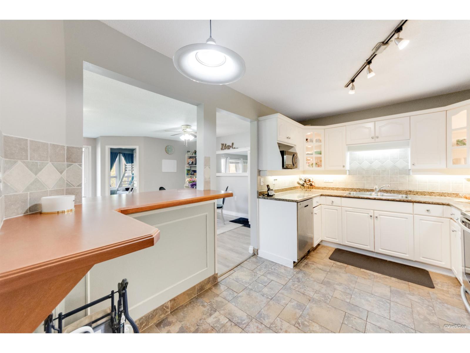 203 17740 58a Avenue, Surrey, British Columbia  V3S 8M5 - Photo 6 - R3114490