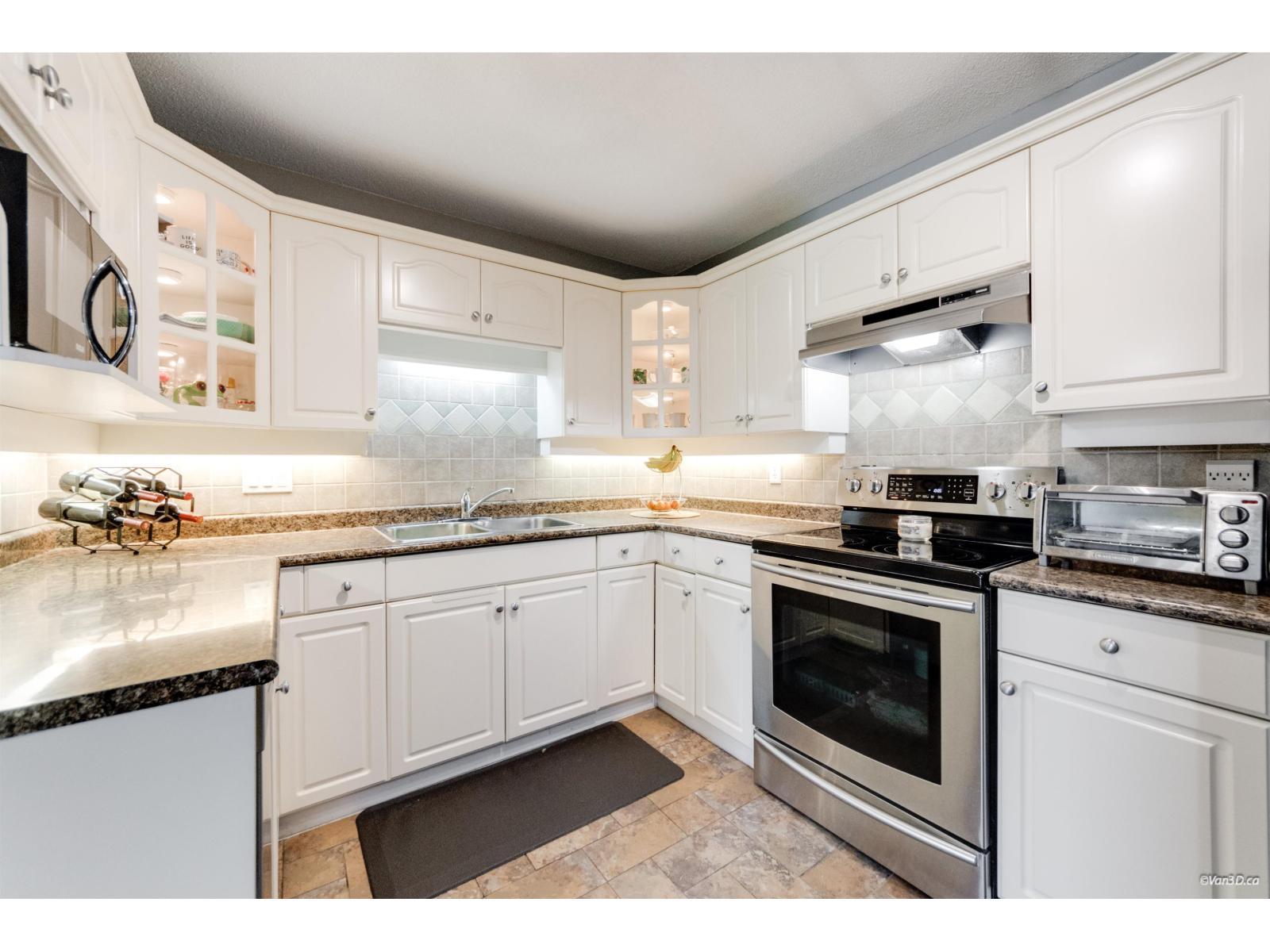 203 17740 58a Avenue, Surrey, British Columbia  V3S 8M5 - Photo 4 - R3114490