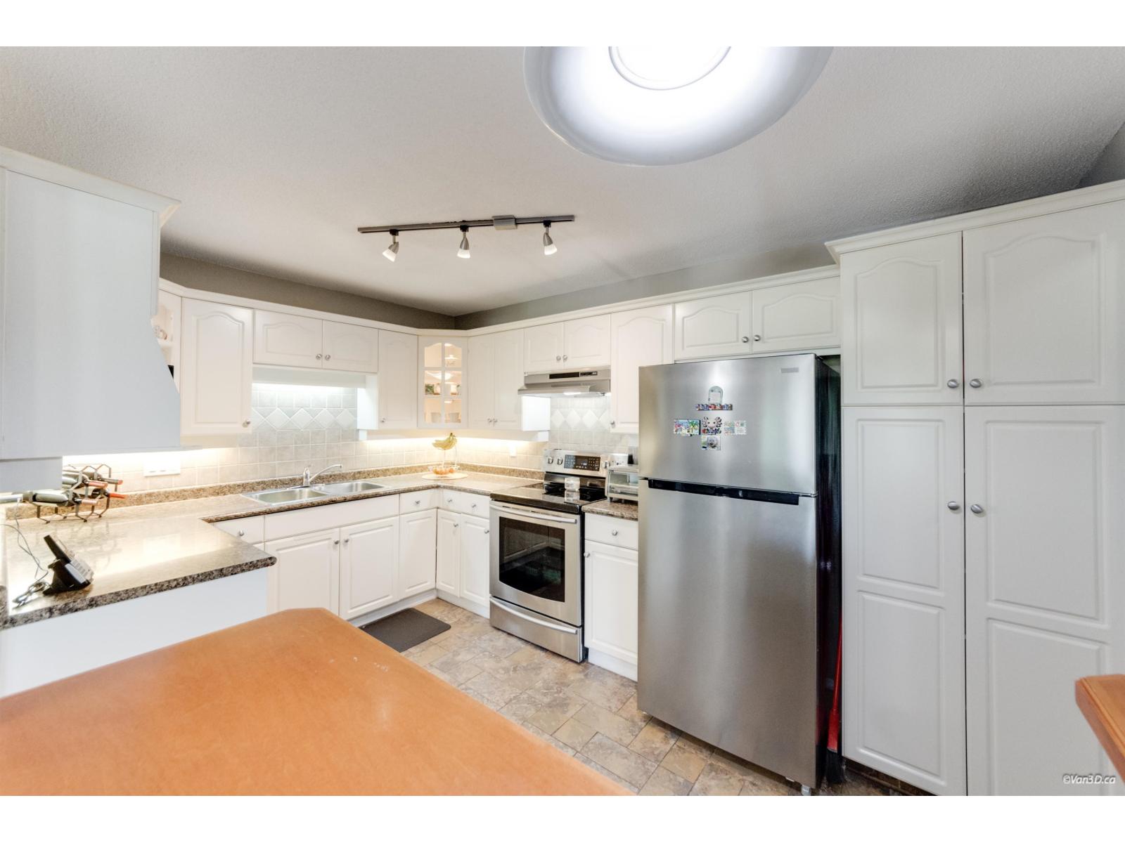 203 17740 58a Avenue, Surrey, British Columbia  V3S 8M5 - Photo 5 - R3114490