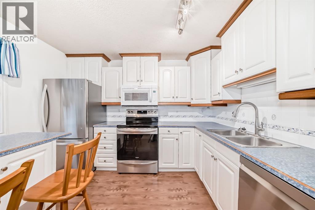 255 Falshire Way NE, Calgary, Alberta  T3J 2B3 - Photo 4 - A2302353