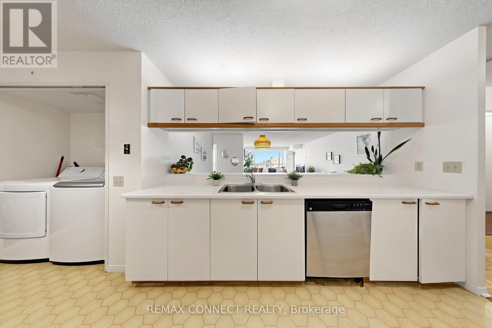 2106 - 100 Upper Madison Avenue, Toronto, Ontario  M2N 6M4 - Photo 16 - C13046070