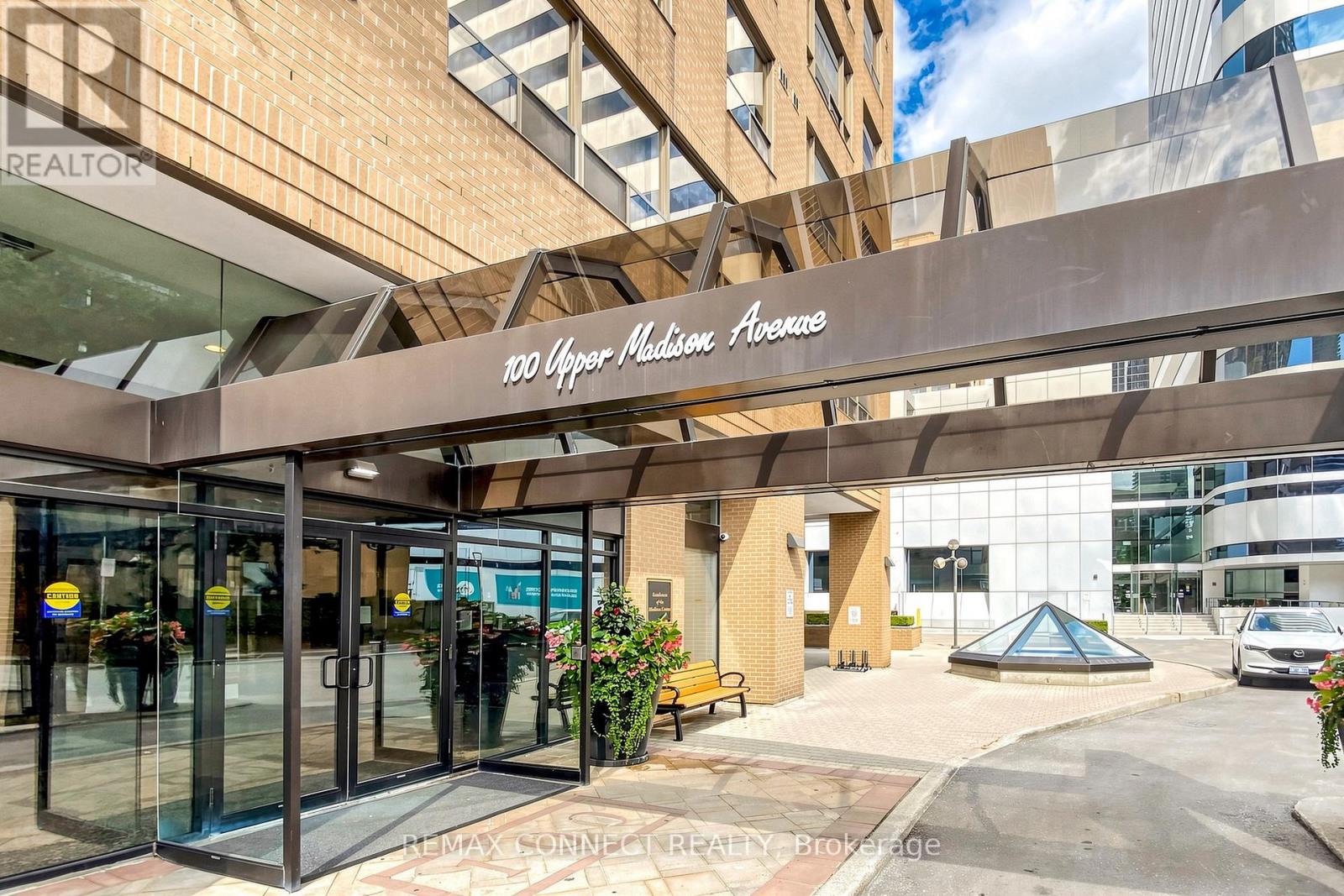 2106 - 100 Upper Madison Avenue, Toronto, Ontario  M2N 6M4 - Photo 2 - C13046070