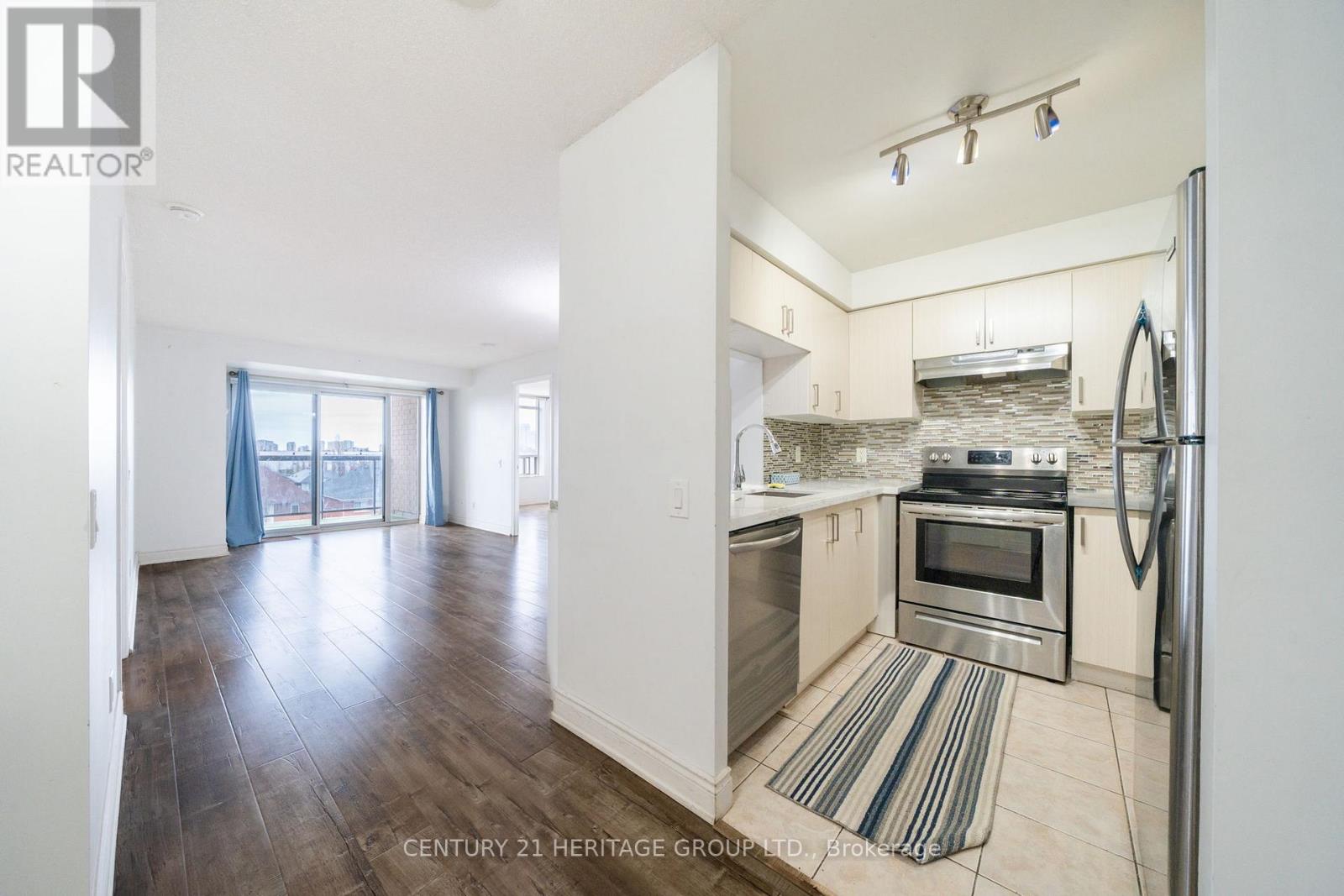 415 - 8 Mondeo Drive, Toronto, Ontario  M1P 5C7 - Photo 8 - E13046044