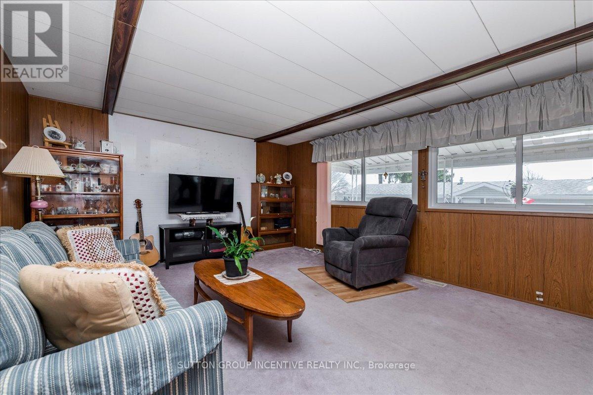 2 Mimosa Crescent, Innisfil, Ontario  L9S 1P7 - Photo 6 - N13046048