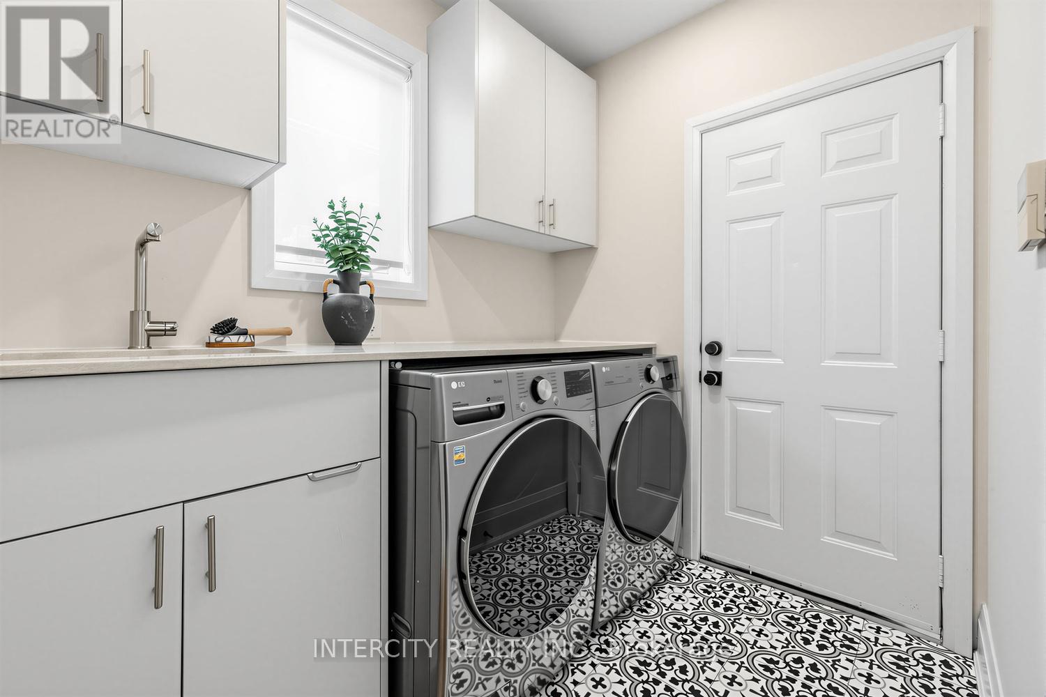 75 Canoe Court, Richmond Hill, Ontario  L4E 3Y2 - Photo 9 - N13046064