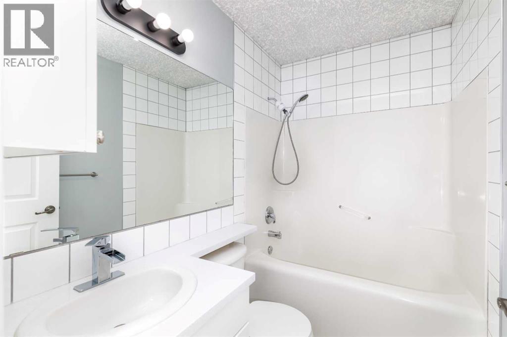 94 Drummond, Red Deer, Alberta  T4R 3E2 - Photo 13 - A2294562