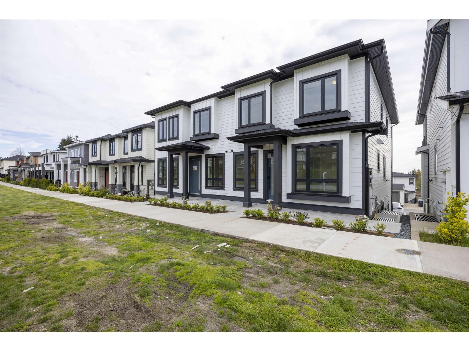 16730 16 Avenue, Surrey, British Columbia V3S 9X7 - Photo 3 - R3114456