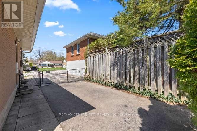 1302 Norman Avenue, London South, Ontario  N6K 2A3 - Photo 38 - X13046088