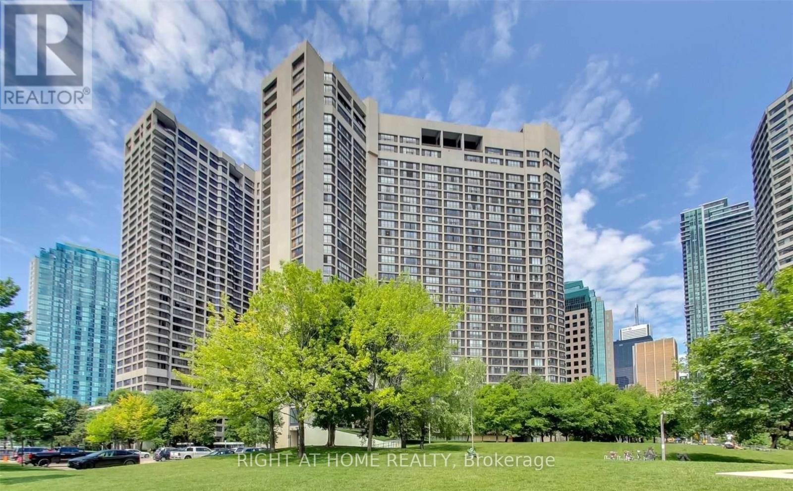 1803 - 33 Harbour Square, Toronto, Ontario  M5J 2G2 - Photo 2 - C13046080