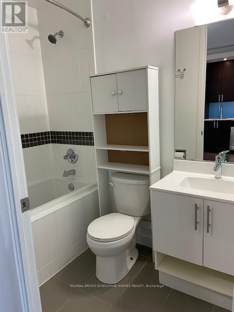 2421 - 165 Legion Road N, Toronto, Ontario  M8Y 0B3 - Photo 10 - W12988716