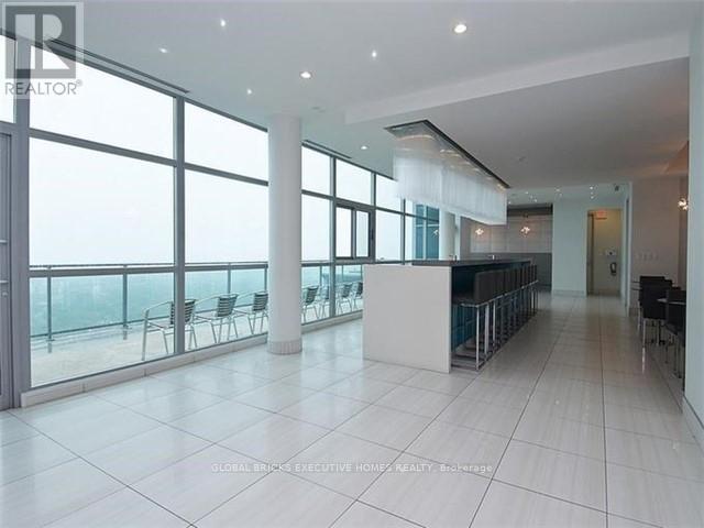 2421 - 165 Legion Road N, Toronto, Ontario  M8Y 0B3 - Photo 3 - W12988716