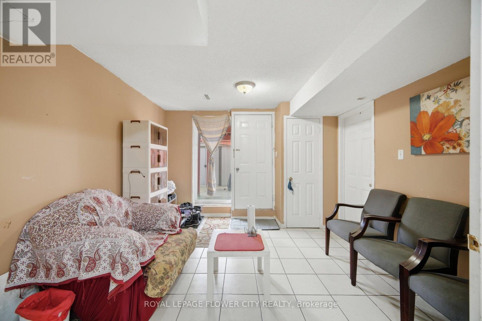 30 Ridgefield Court, Brampton, Ontario  L6P 1B4 - Photo 4 - W13046100