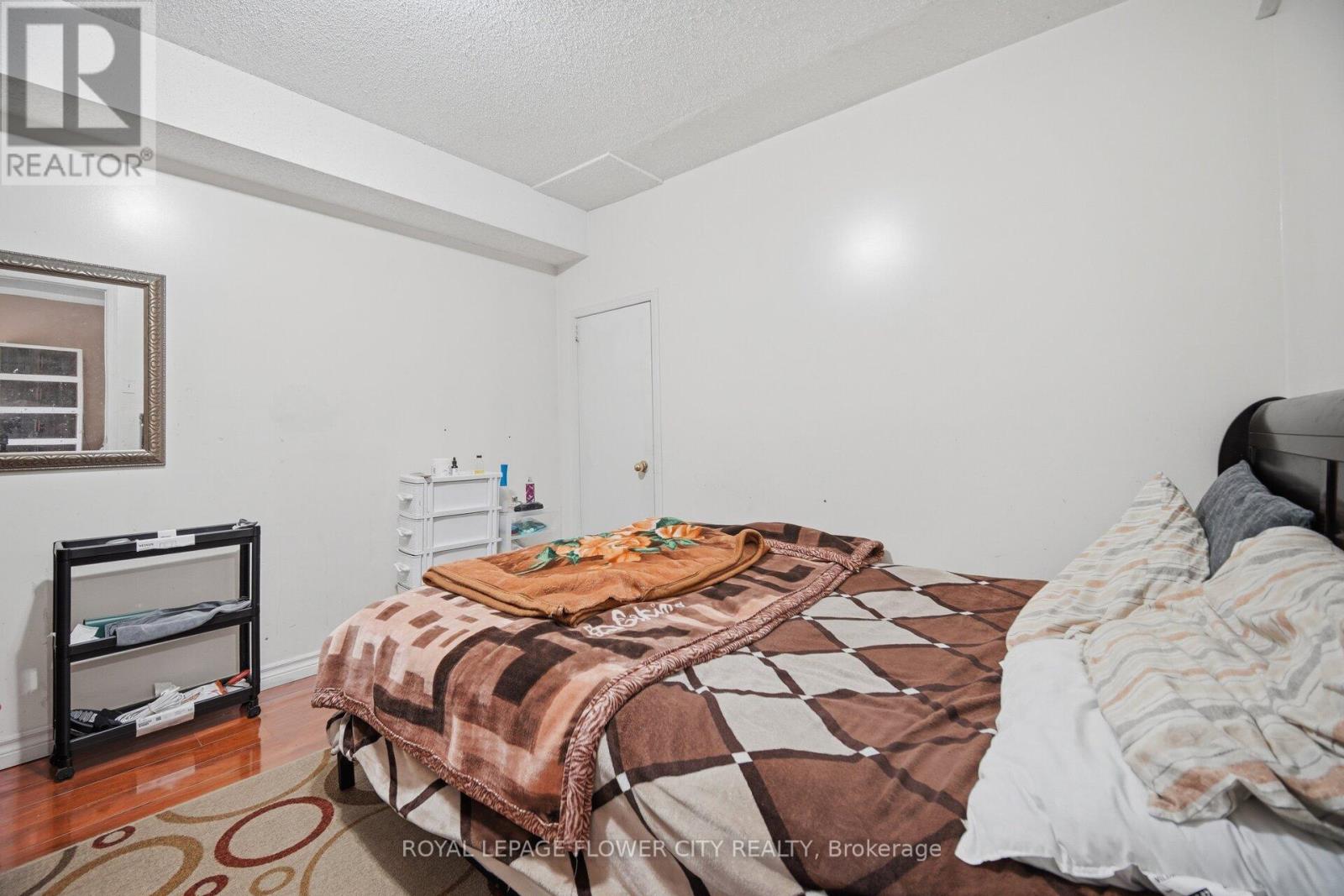 30 Ridgefield Court, Brampton, Ontario  L6P 1B4 - Photo 6 - W13046100